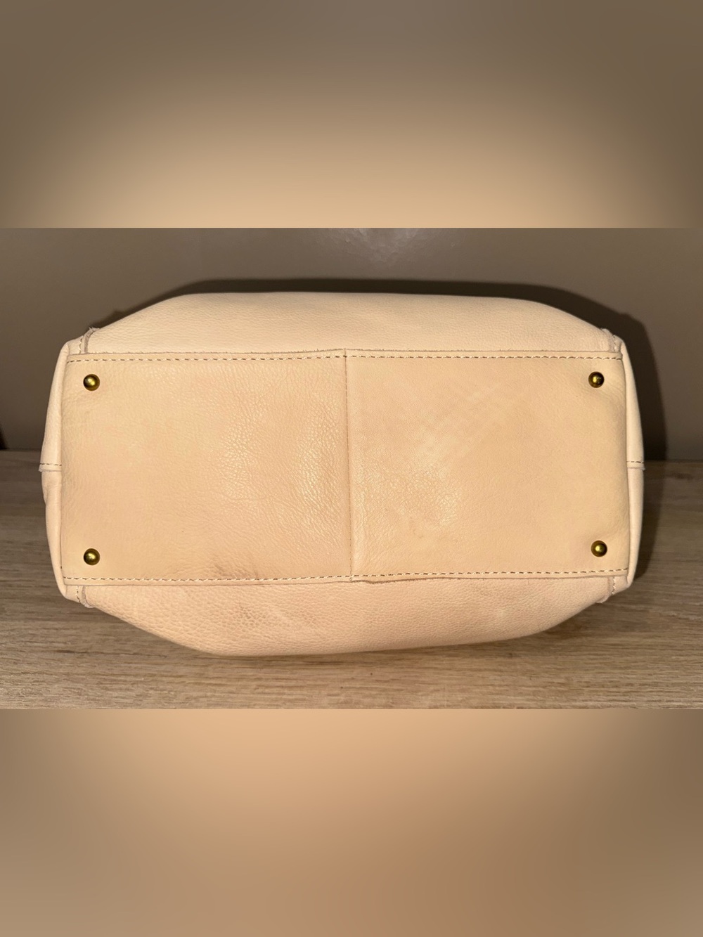 AMERICAN LEATHER CO. Cream Leather Shoulder Bag. - Picture 7 of 14
